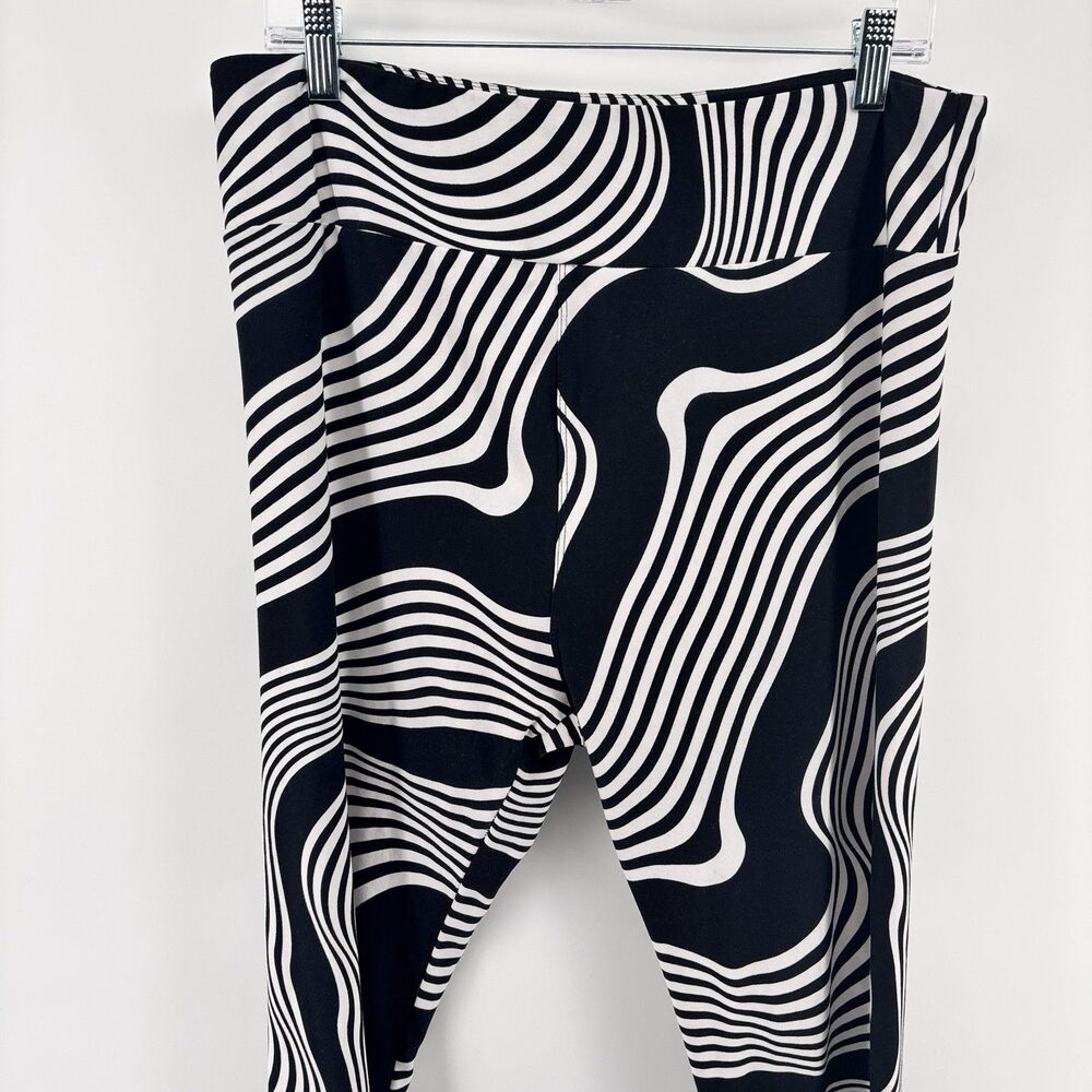 LuLaRoe TC2 Leggings Women's Black White Abstract Swirl Striped Tall Curvy